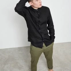 Ανδρικό λινό πουκάμισο FUNKY BUDDHA μαύρο