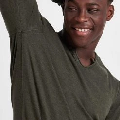 Ανδρική πλεκτή μπλούζα FUNKY BUDDHA λαδί -Πλεκτά-Ζακέτες Εκπτώσεις 7007837.0 0001 5 funky buddha ανδρική πλεκτή μπλούζα funky buddha λαδί x1000